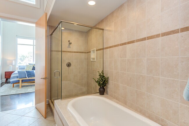 Building Photo - 2608 Erwin Rd