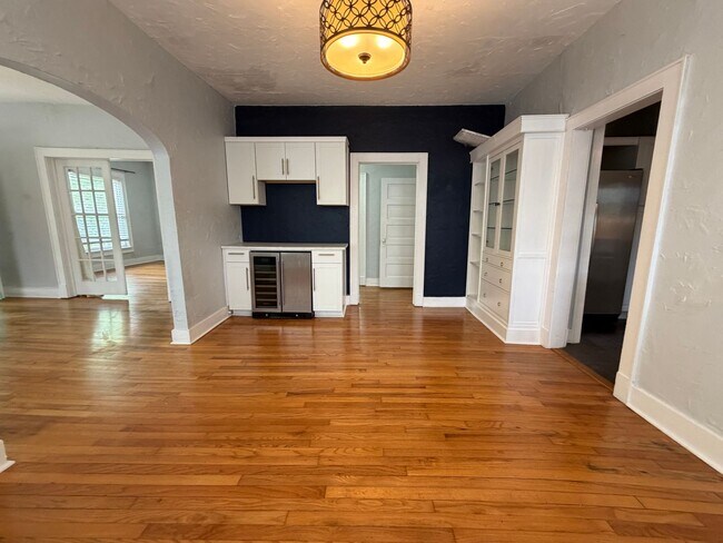 Building Photo - Available Now!!  2 bed 1 bath Near Downtown OKC