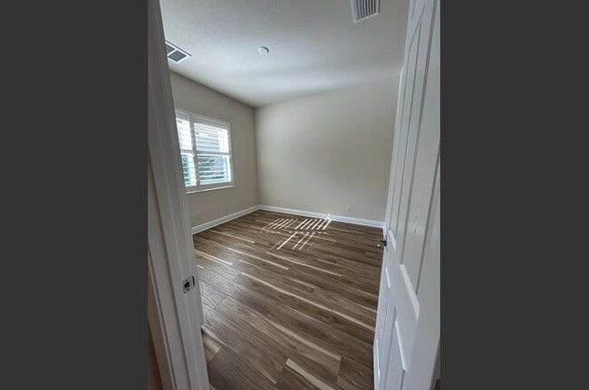 Building Photo - 307 W Redsox Path