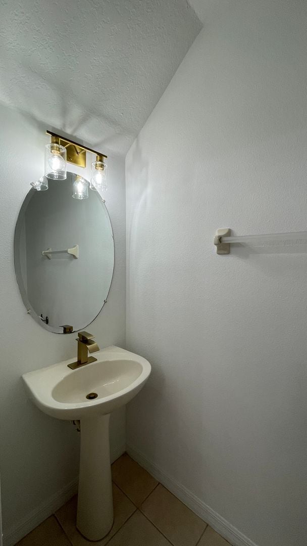 Building Photo - Charming,Pet Friendly 2 Bedroom, 2.5 Bath Townhome!