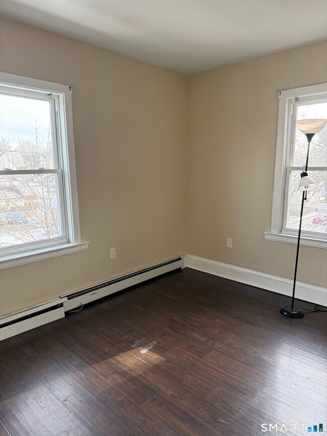 Building Photo - 175 Wilson St