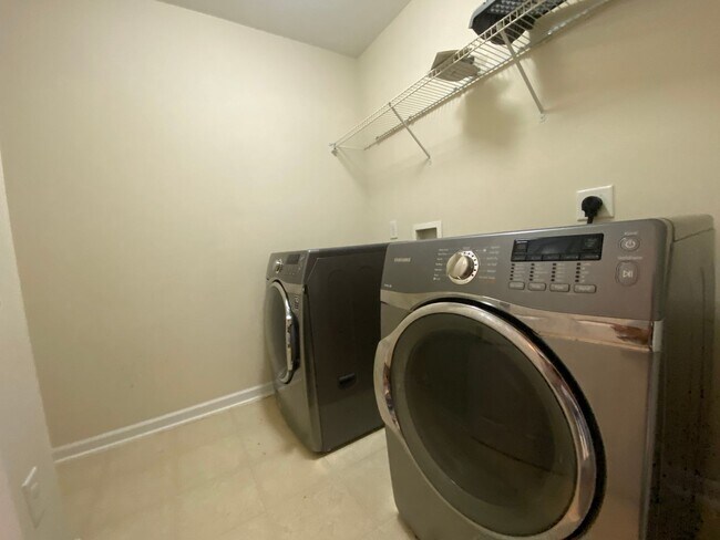 Building Photo - 115 N Field Dr