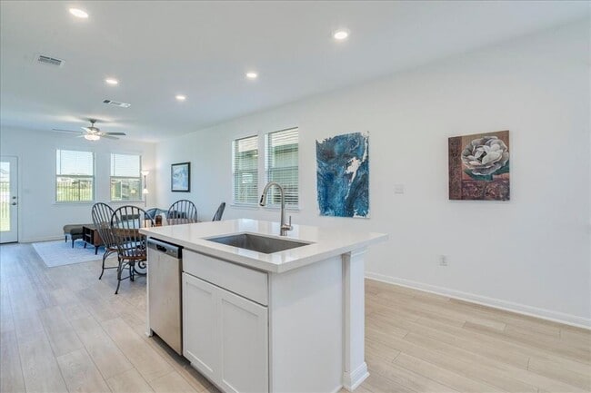 Building Photo - 802 Papaya Dr