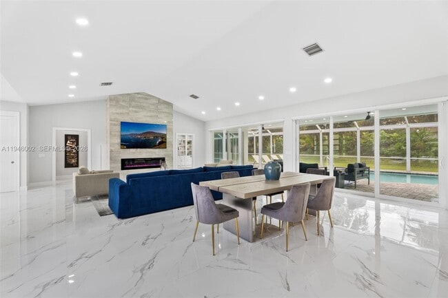 Building Photo - 17 Surrey Rd