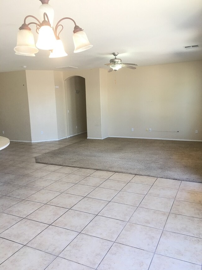 Building Photo - Beautiful Ranch Style 3 Bed 2 Bath Home!