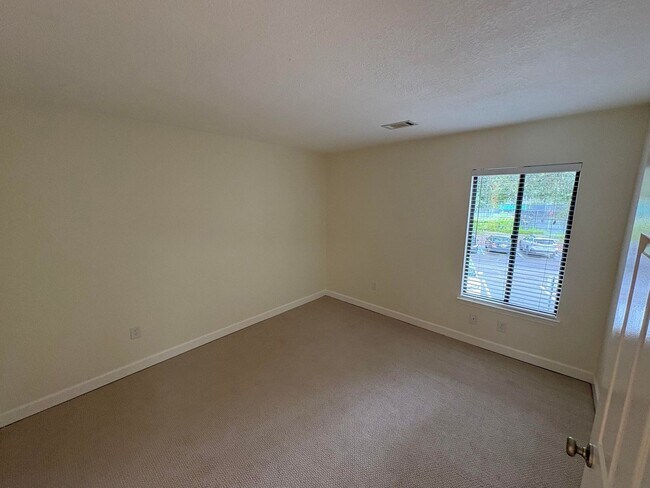 Building Photo - **$1,000 Move-in Special** 2 Bedroom in Bl...