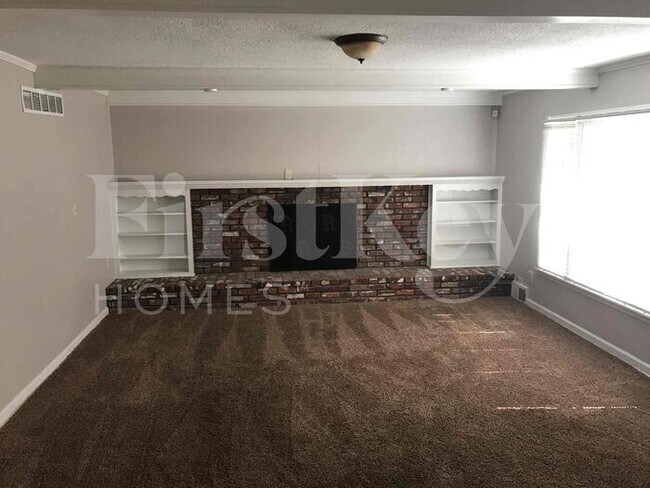 Building Photo - 2097 Meadowview Lane