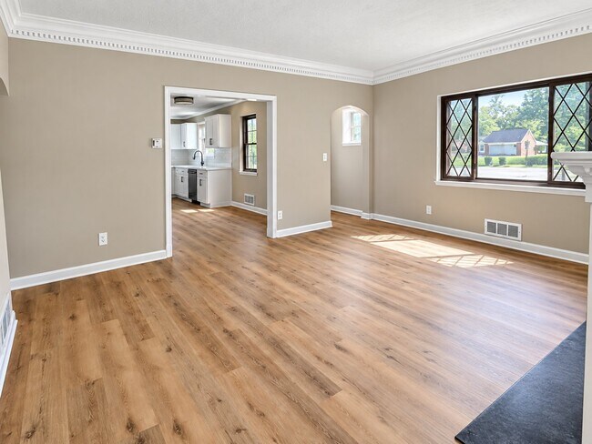 Building Photo - 25855 Highland Rd