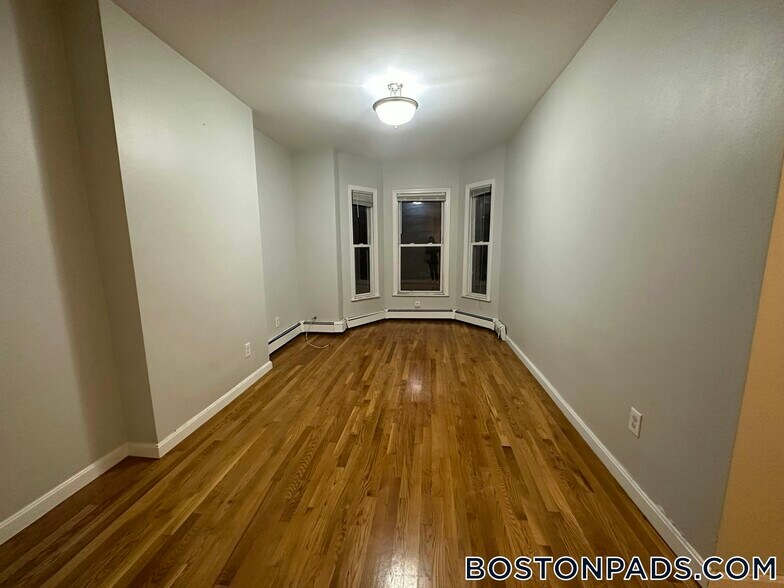 Building Photo - 345 Meridian St