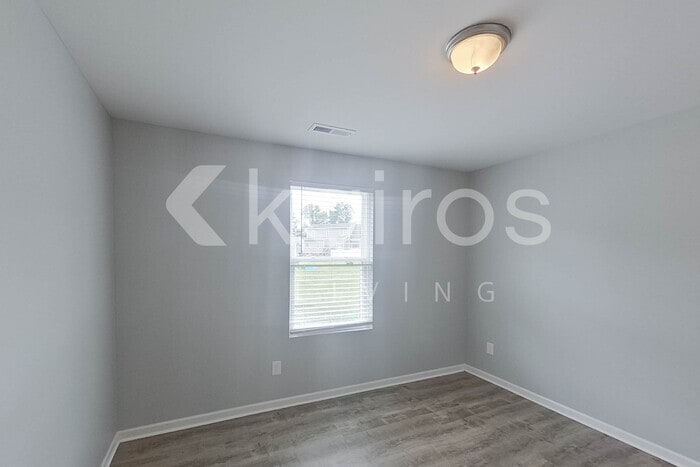Building Photo - 105 Kyle's Dr