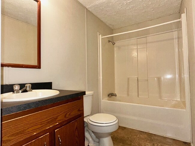 Building Photo - 602 Aster Bend