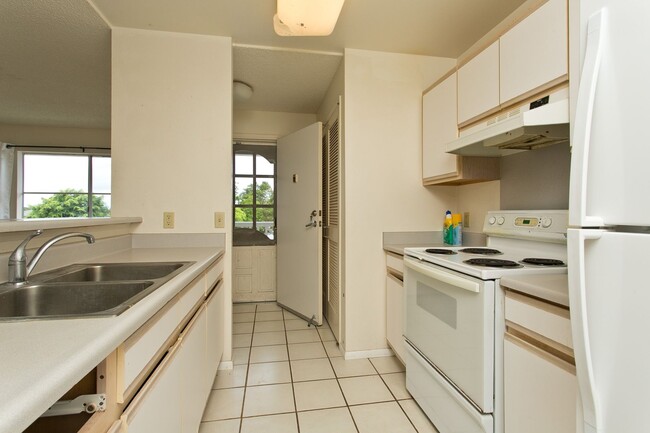 Building Photo - 95-1023 Kaapeha St #54