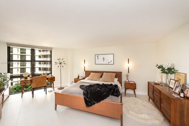 Building Photo - 1121 Crandon Blvd