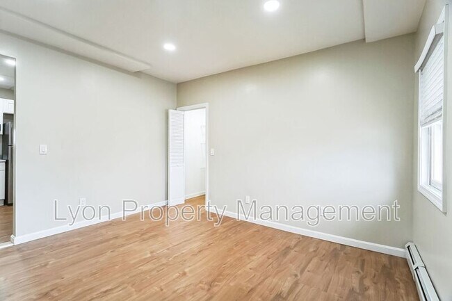 Building Photo - 27 Slade St