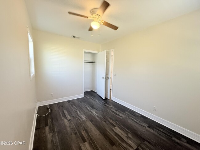 Building Photo - 808 Forestdale Ave