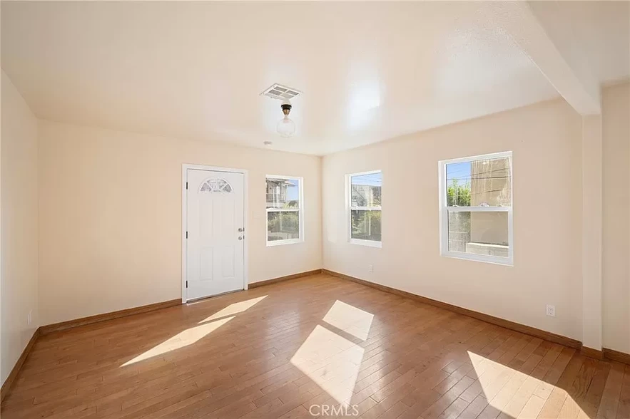 living room - 623 Brittania St