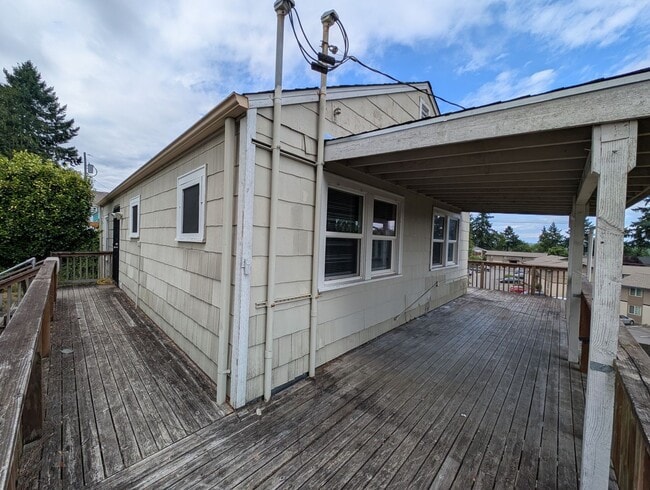 Primary Photo - Manette View Apartment For Rent! Will Not ...