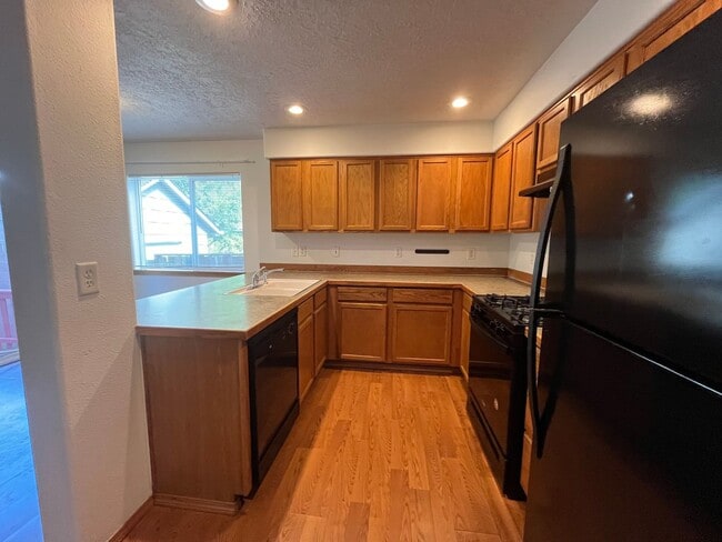 Building Photo - 3-Bedroom, 2-Bath, 1454sq ft Home!