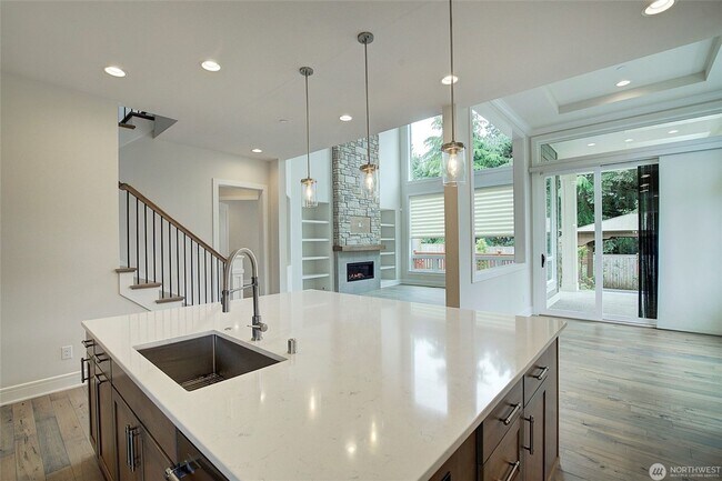 Building Photo - 5Bd/4Ba Bellevue House