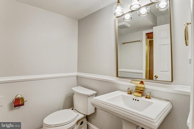 Building Photo - 7505 Castle Rock Dr
