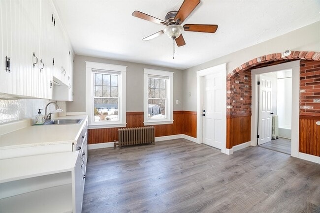 Building Photo - 5 Maple Ave