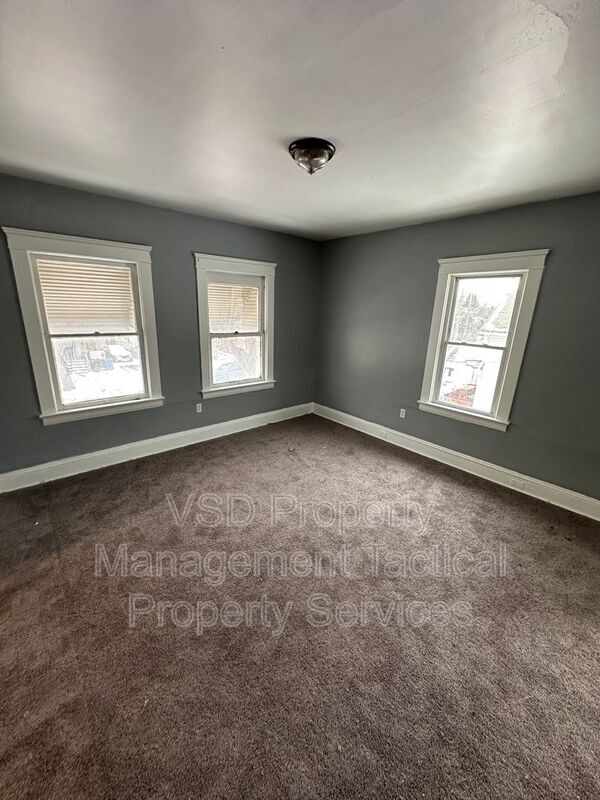 Building Photo - 3651 E 55th St