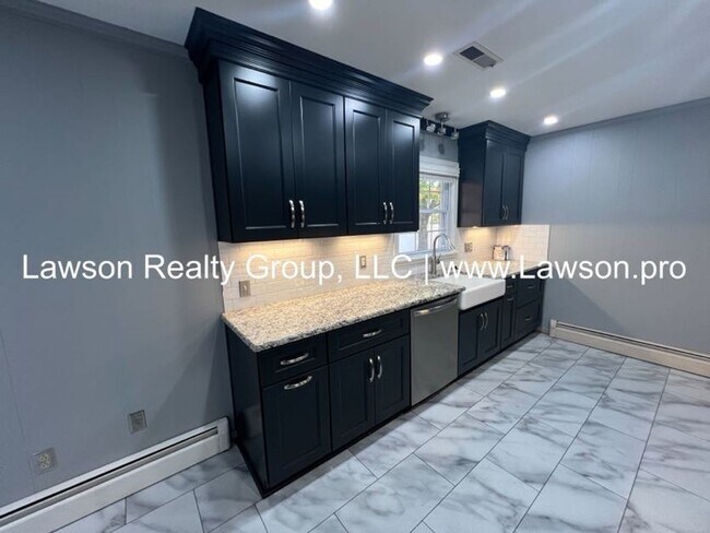 Building Photo - Very Nice & Spacious Home in Hidden Valley Neighborhood - Pet Friendly!