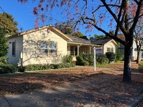 Building Photo - Spacious home with hardwood floors and large yard convenient to downtown Cloverdale!
