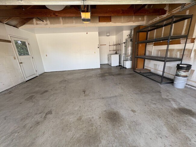 Building Photo - NW Visalia Home coming soon!