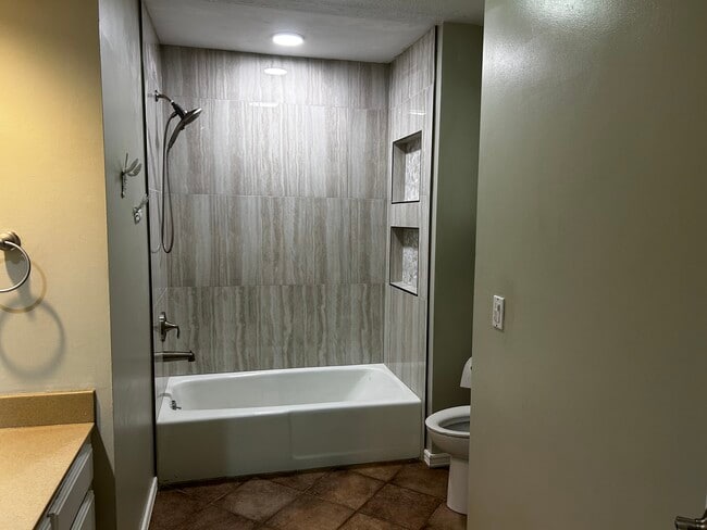 Building Photo - 308 W Raleigh Pl