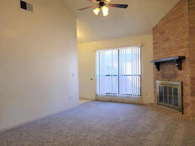 Building Photo - Great Home in Moore Schools & Close & Conv...