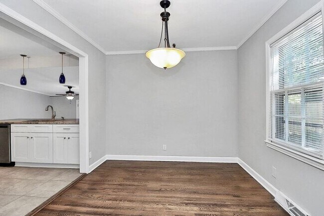 Building Photo - 3BD/2BA Ranch Home in Windsor Park!