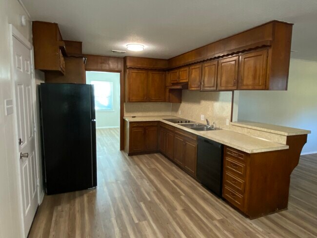 Building Photo - 1217 Scott Dr