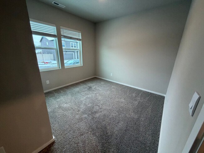 Building Photo - Stunning 3 Bed, 2 Bath Home in Spokane!