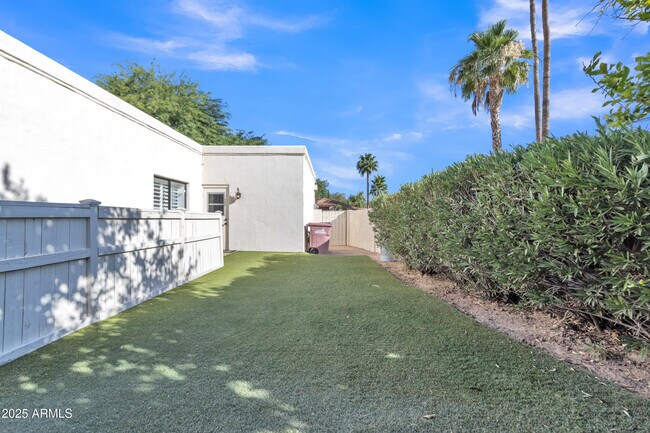 Building Photo - 10424 E Cannon Dr