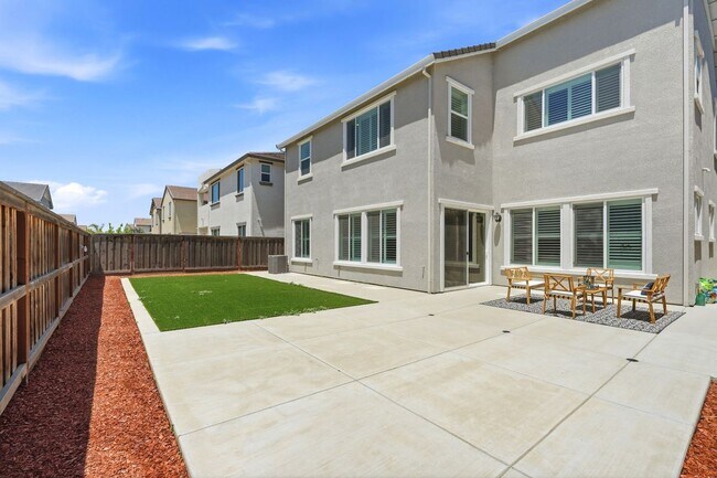 Building Photo - 1550 Plumas Dr