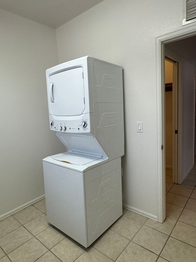 Building Photo - Spacious Single-Level Home in the Redlands w/ Private Yard & Thoughtful Layout!!!