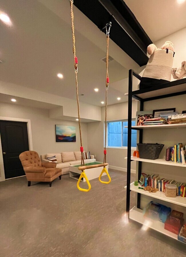 Building Photo - Central Park Summer Rental: Beautiful, Fully Furnished 5Bd/4.5Ba House