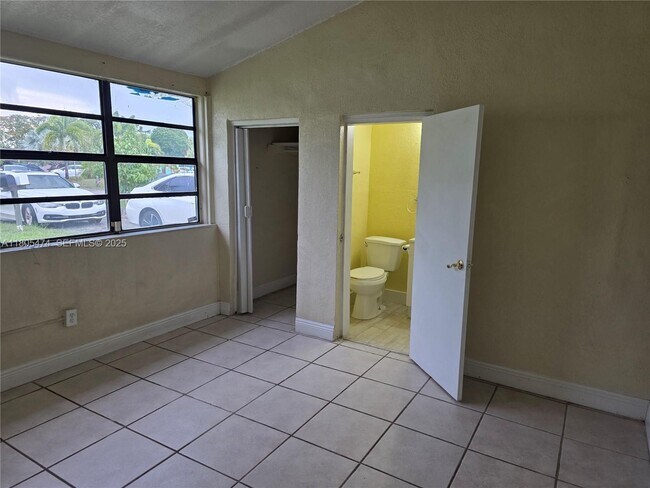 Building Photo - 820 Alabama Ave