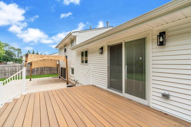 Building Photo - 61 Cornell Dr