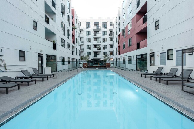 Building Photo - 1234 Wilshire Blvd