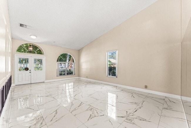 Building Photo - 5872 NW 73rd Ct