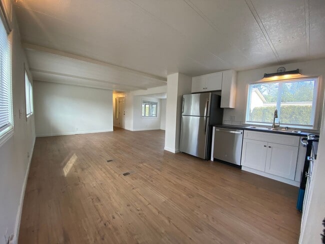 Building Photo - Beautifully just Remodeled-Spacious 3 bedrooms, 2 full baths mobile home with fenced yard. storag...
