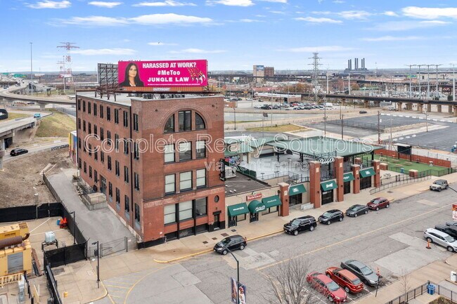 Building Photo - 614 S 7th St