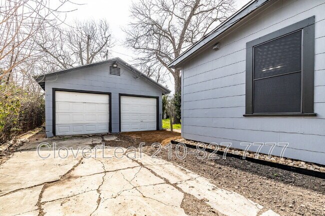 Building Photo - 112 W Hermine Blvd