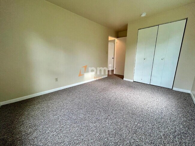 Building Photo - 1302 2nd St