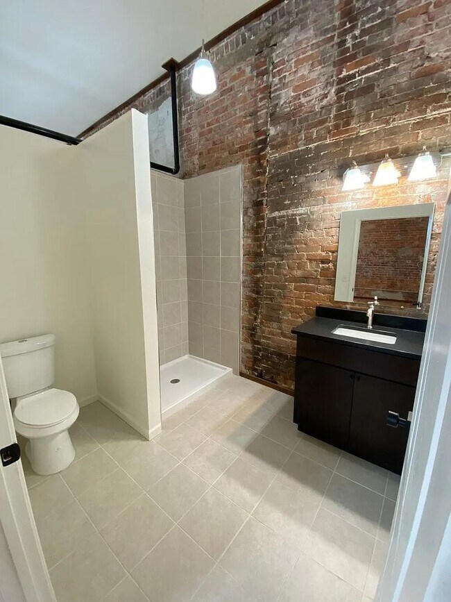 Building Photo - 114 E Harrison St