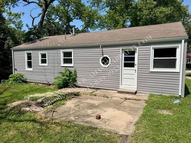 Building Photo - Cute 3 Bed 1 Bath in Raytown-Available NOW!!