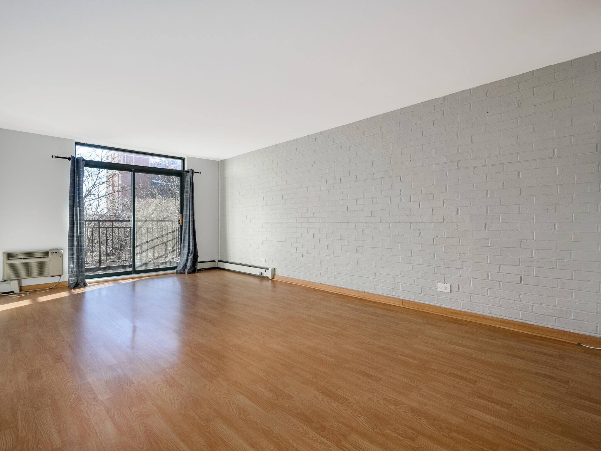Building Photo - 3900 N Pine Grove Ave