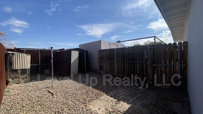 Building Photo - 5745 S Southland Blvd